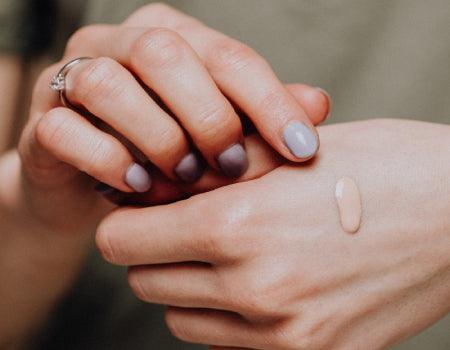 Choose the right foundation shade. - Glam21